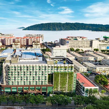 Hotel Hilton Kota Kinabalu Esterno foto Aerial view of the hospital