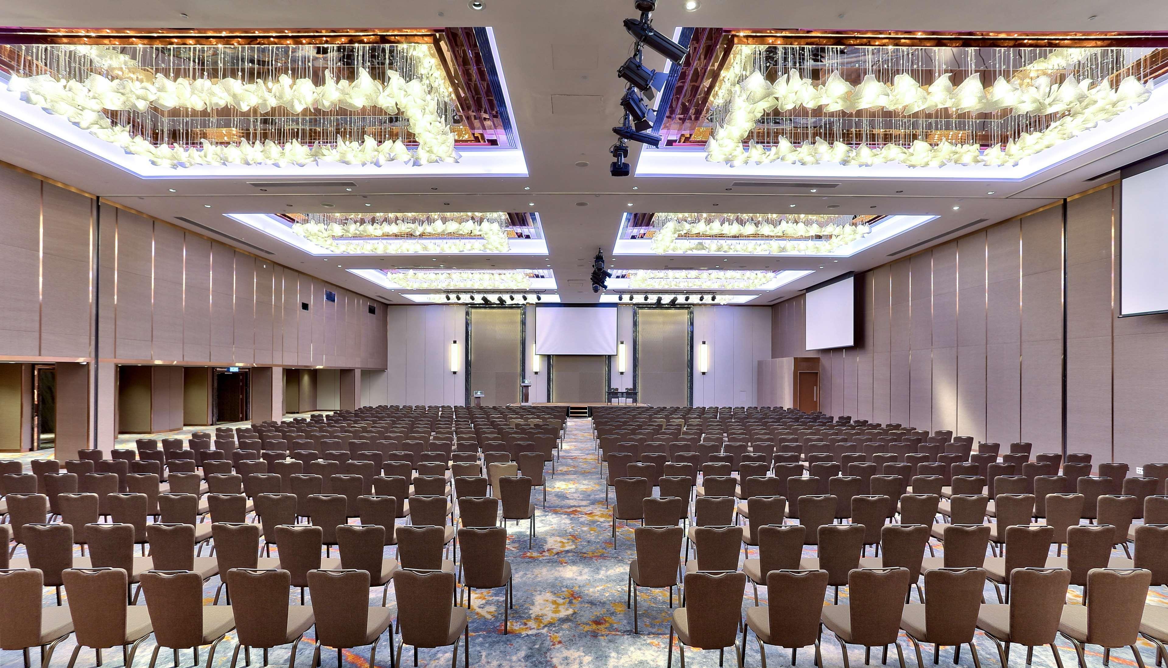 Hotel Hilton Kota Kinabalu Esterno foto The Grand Ballroom