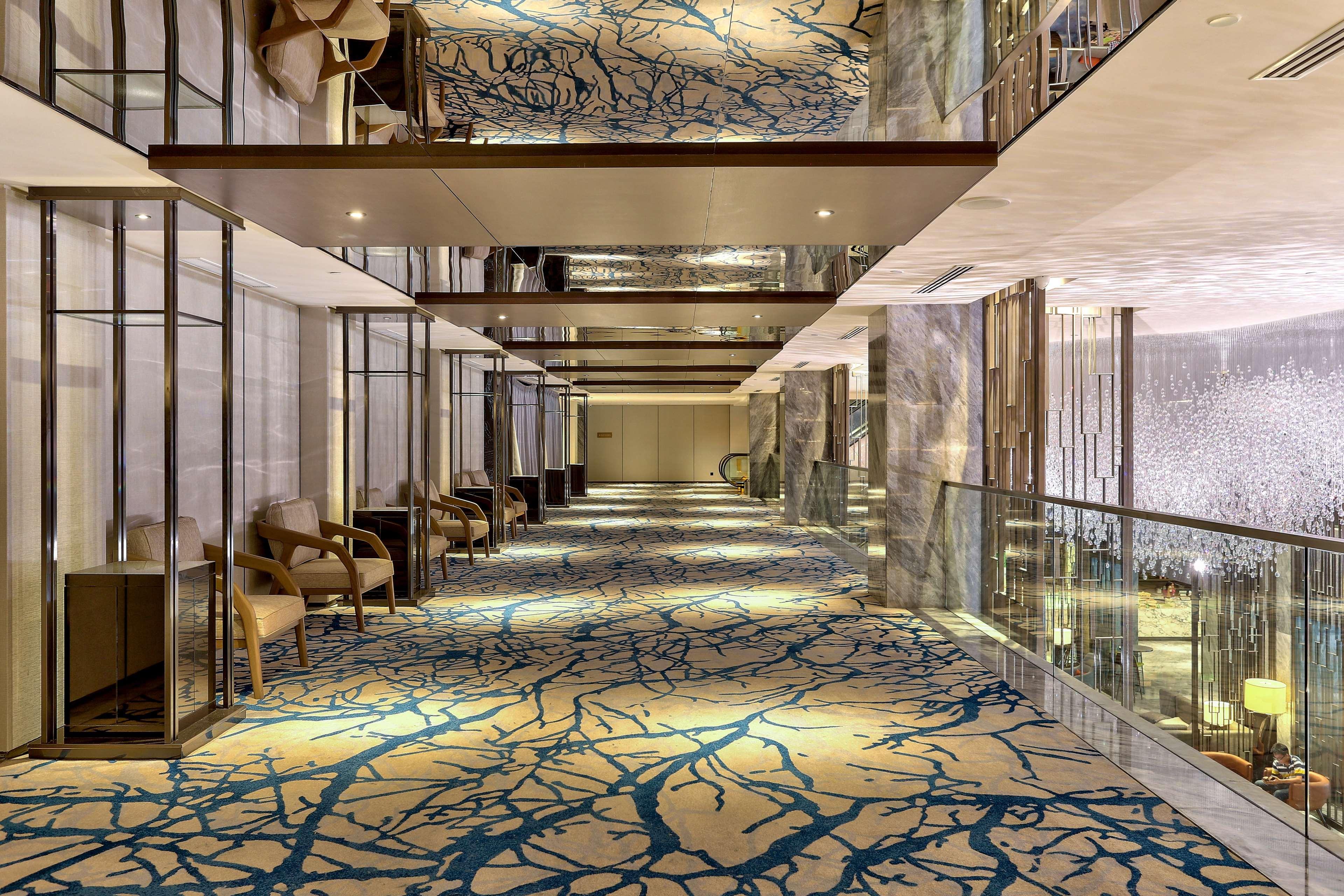 Hotel Hilton Kota Kinabalu Esterno foto The interior of the hotel