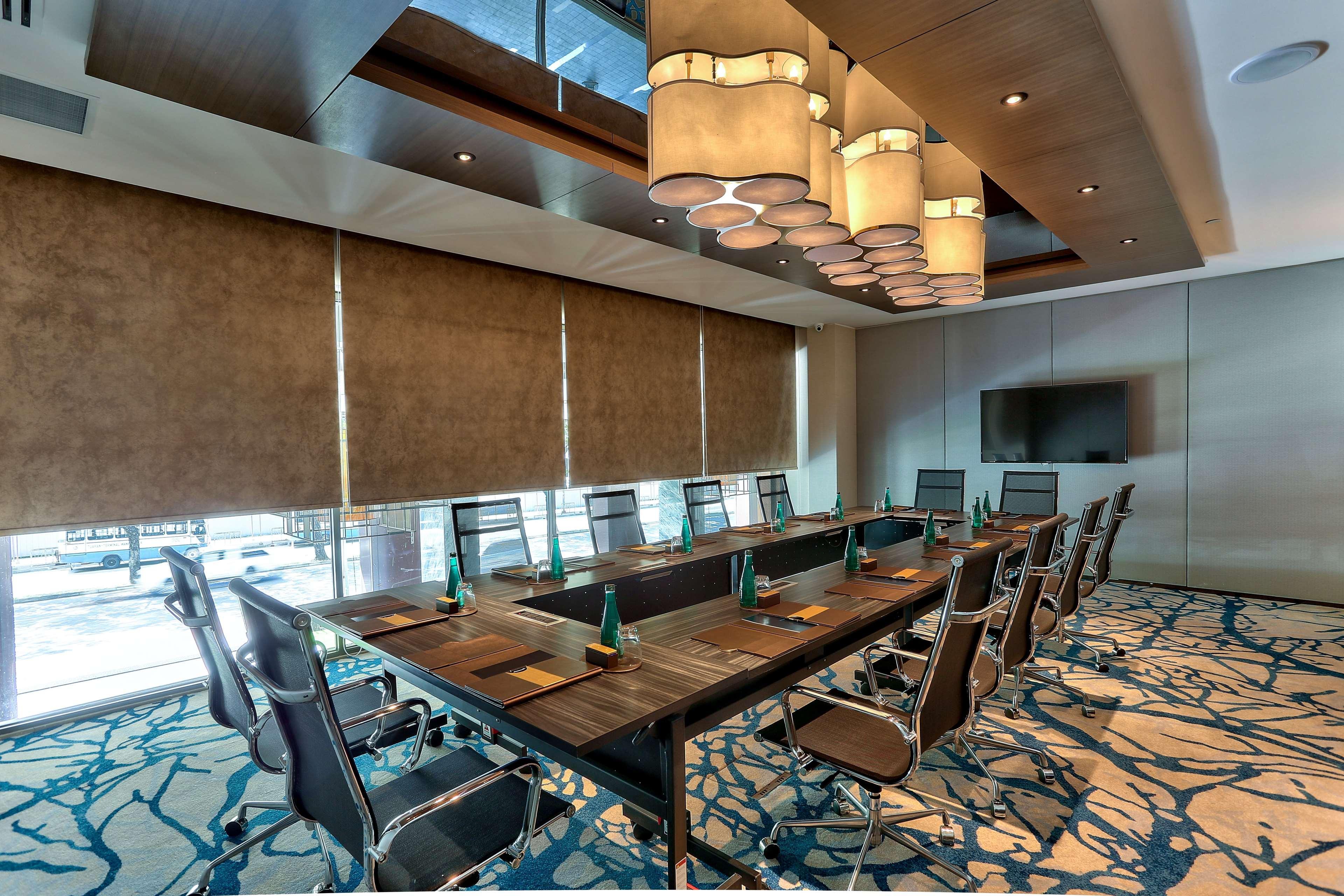 Hotel Hilton Kota Kinabalu Esterno foto Meeting room