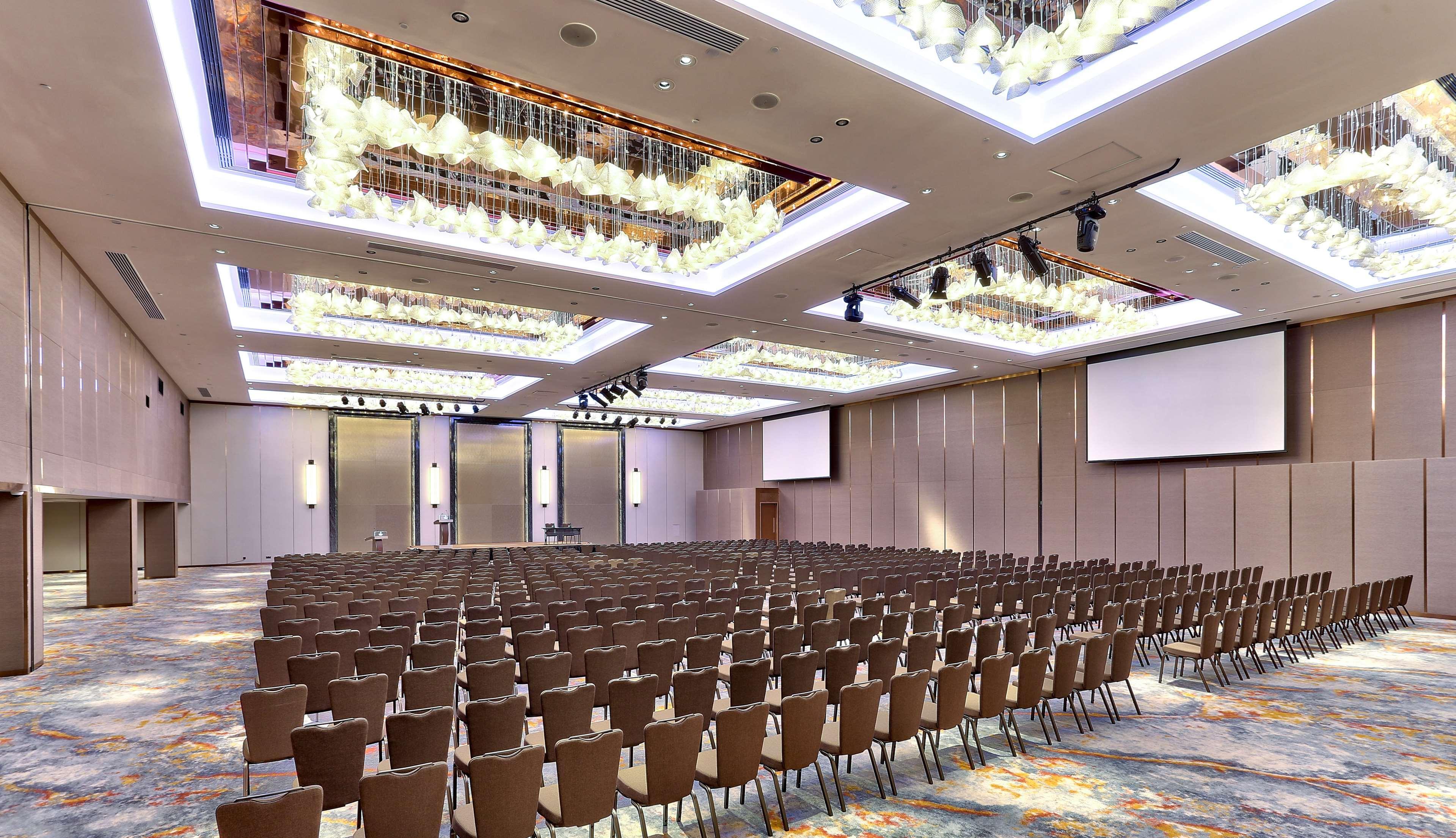 Hotel Hilton Kota Kinabalu Esterno foto The Grand Ballroom