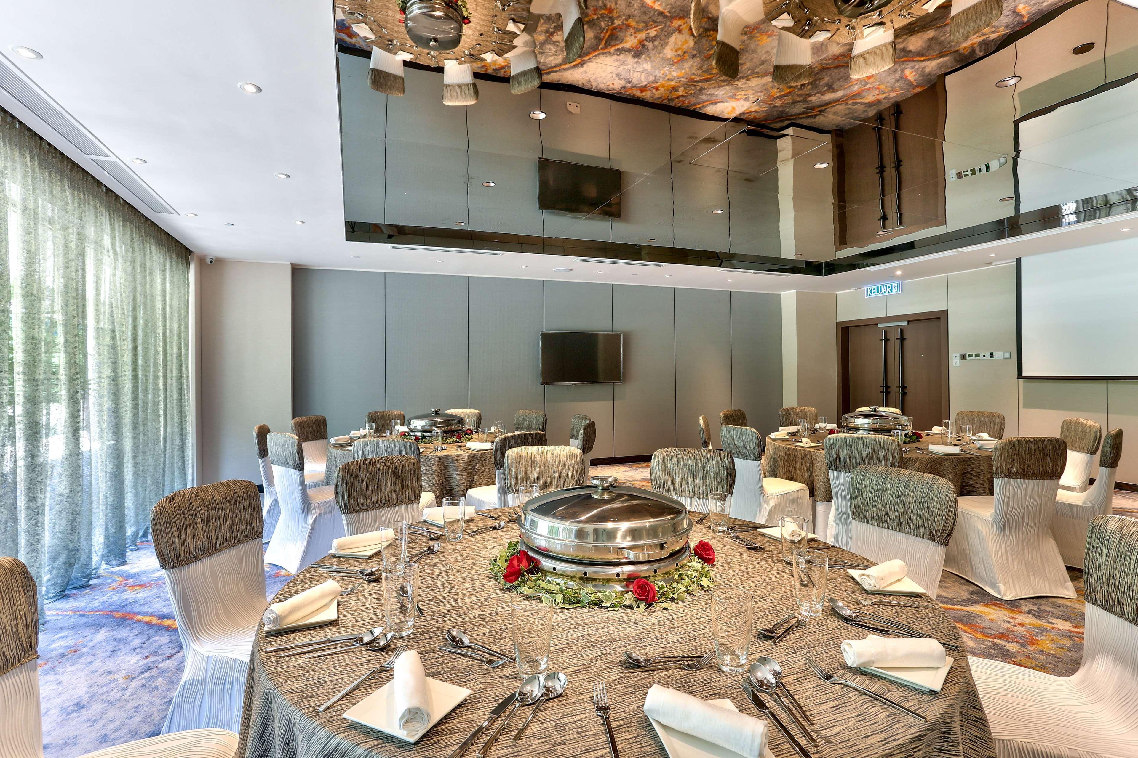 Hotel Hilton Kota Kinabalu Esterno foto The Grand Ballroom