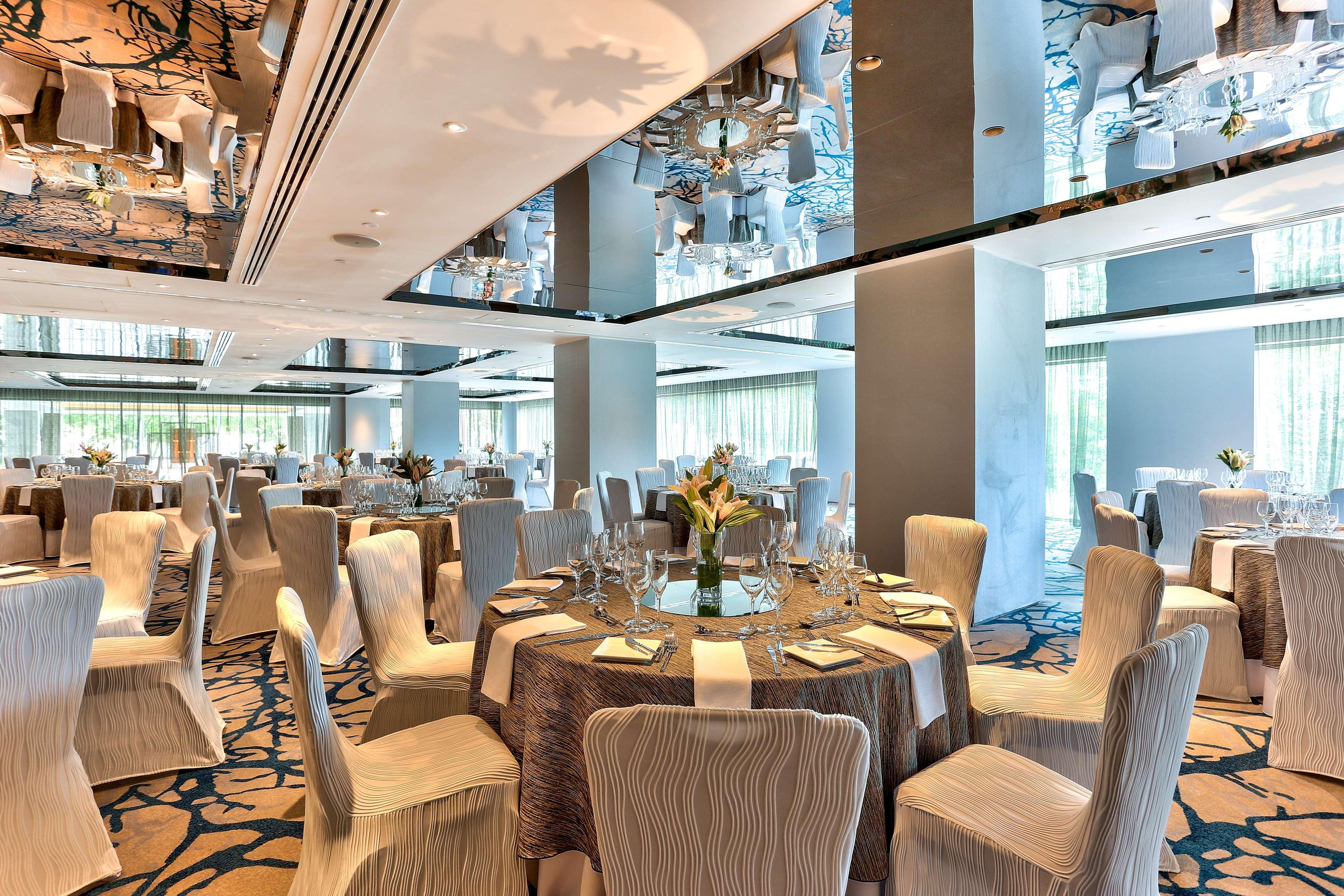 Hotel Hilton Kota Kinabalu Esterno foto The ballroom