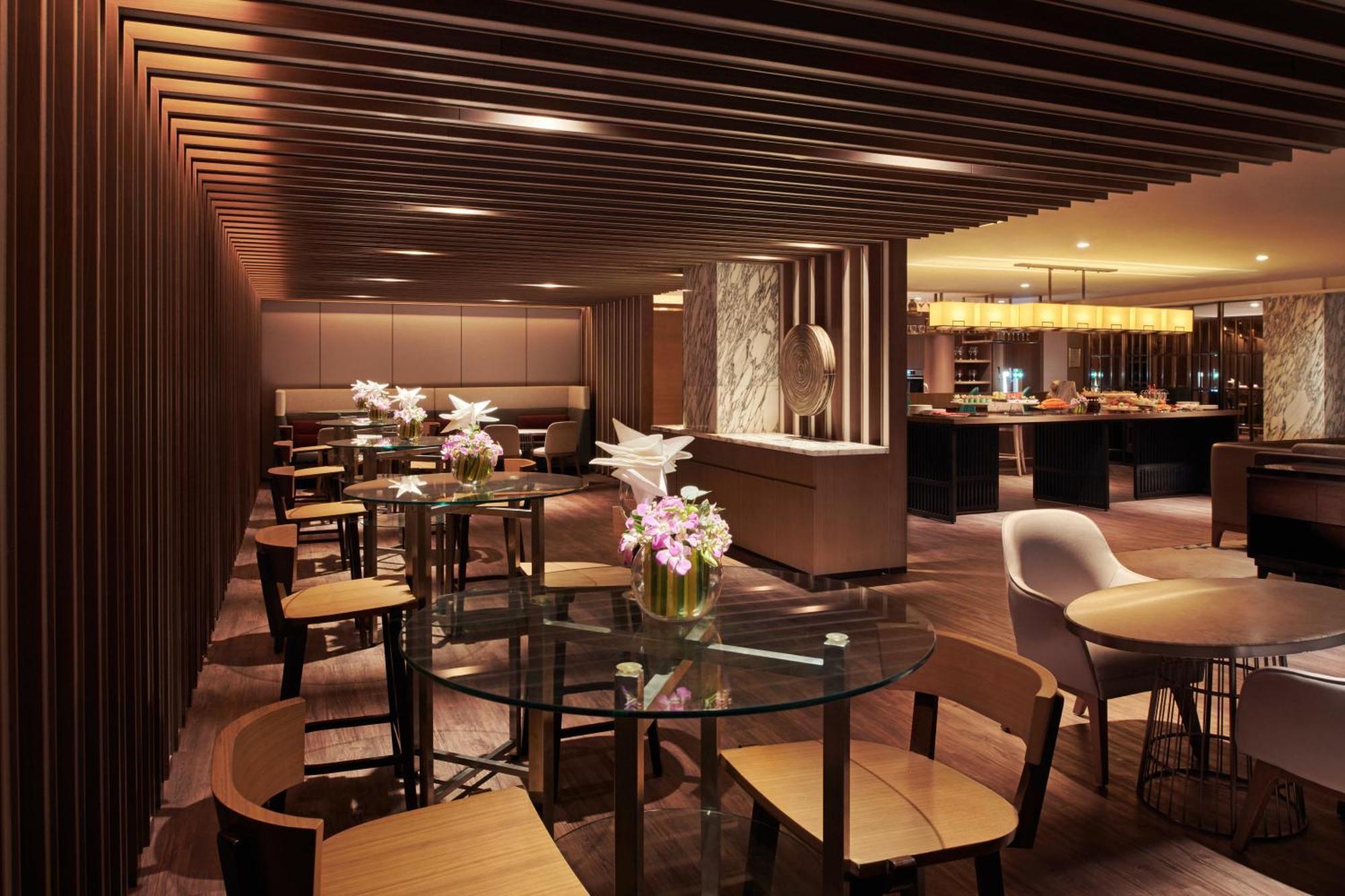 Hotel Hilton Kota Kinabalu Esterno foto The Wing at Hong Kong International Airport