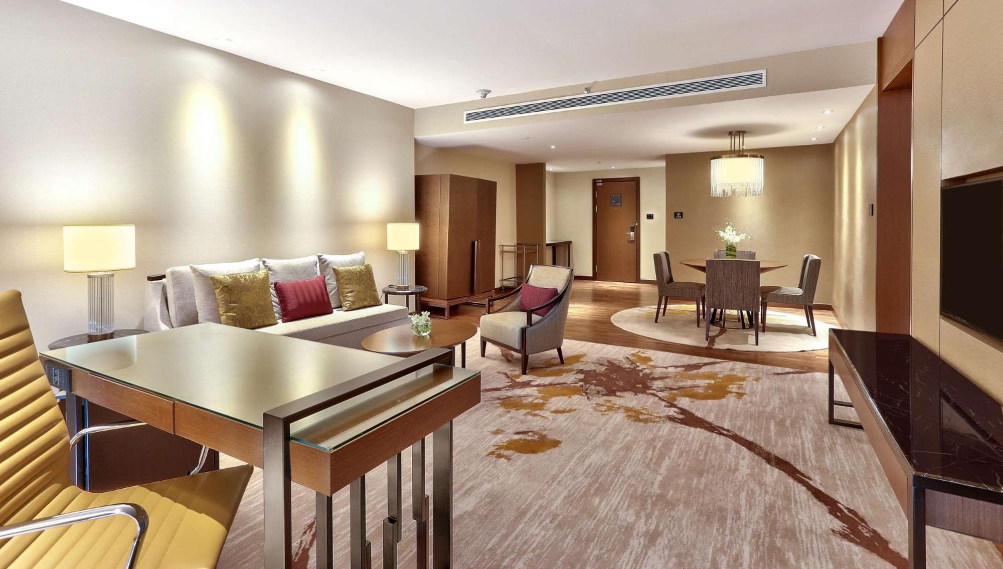 Hotel Hilton Kota Kinabalu Esterno foto A suite at the hotel
