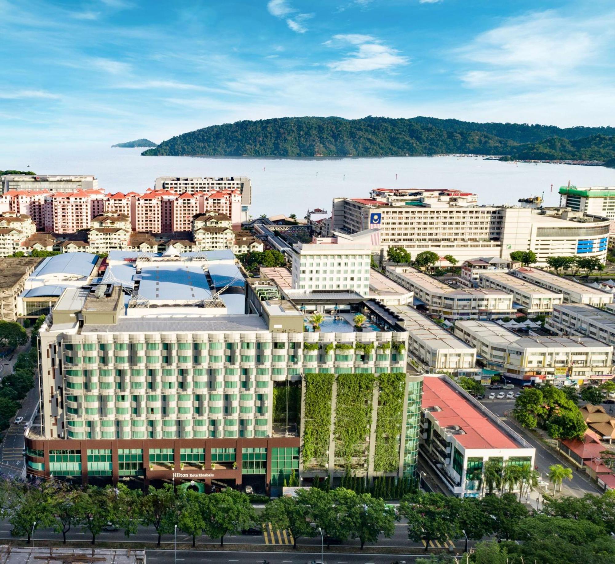 Hotel Hilton Kota Kinabalu Esterno foto Aerial view of the hospital